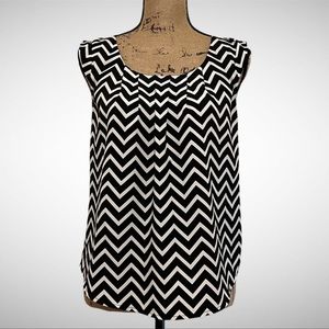 Candie's Black & White Sleeveless Chevron Top